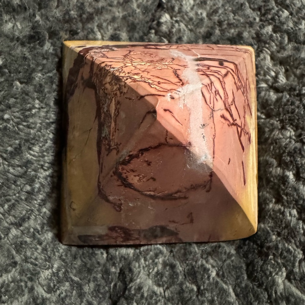 Mokaite Jasper Pyramid - Picture 3 of 4